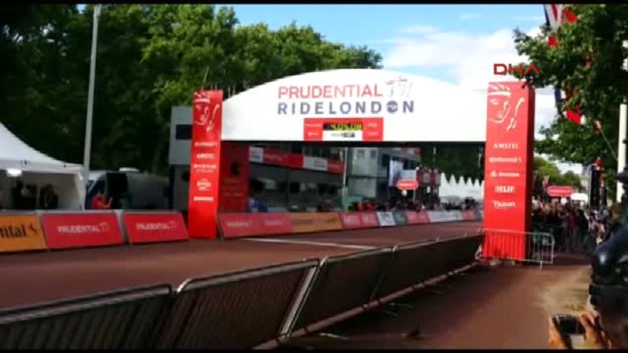 Londra Bisiklet Festivalinde Profesyoneller Yarıştı