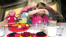 Video Niños para y masha gachas cocinar delicioso gachas prepara juego obnimashki Masha etc.