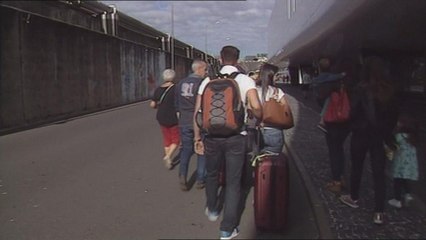 Miles de emigrantes de origen europeo abandonan Venezuela y vuelven a "casa"
