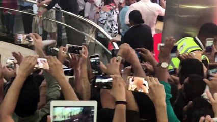 Shahrukh Khan & Anushka Sharma LIVE in Dubai!!