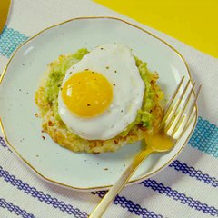 Avocado Cauliflower Toast is the low-carb way to get your...