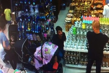 Kaşla Göz Arasında Bebek Arabasındaki Çantayı Çaldılar