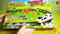Trenes para Niños vídeo divertido diapositivas ferrocarril rompecabezas juego con poco tren juguetes Informe