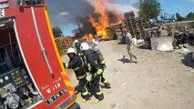 Bursa'da palet fabrikası alev alev yandı
