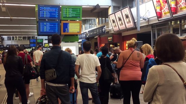 Il y a très peu d'informations . Les voyageurs excédés par la pagaille à la gare Montparnasse
