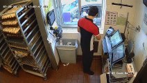 Une femme passe par le drive pour tenter de voler la caisse d’un McDonald’s