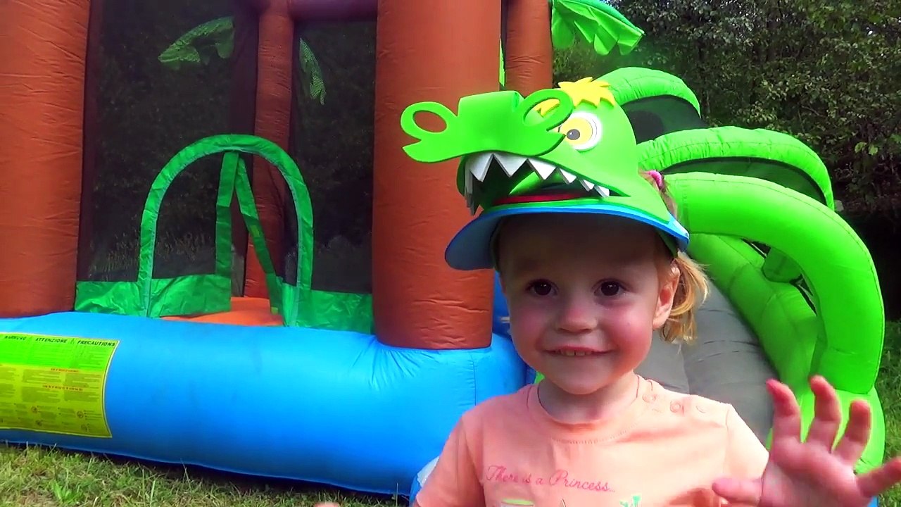 Маша и Медведь ВОДНЫЙ БАТУТ с бассейном и сюрпризом Мультфильм Новые сериии МАША и МЕДВЕД