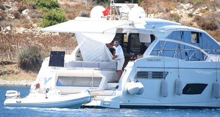 Kıvanç Tatlıtuğ, Paparaziler Görüntü Almasın Diye Yatın Tentesini Kapattırdı