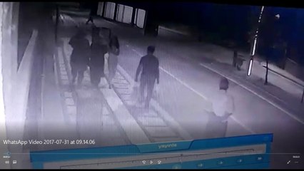 "Beni Cinler Gönderdi" Dedi, Ekmek Bıçağıyla Terör Estirdi! O Anlar Kamerada