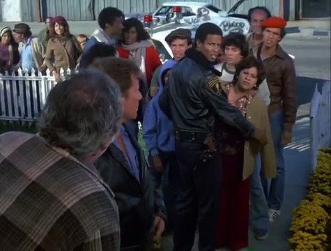 Hill Street Blues S02E03 The Last White Man On East Ferry Avenue