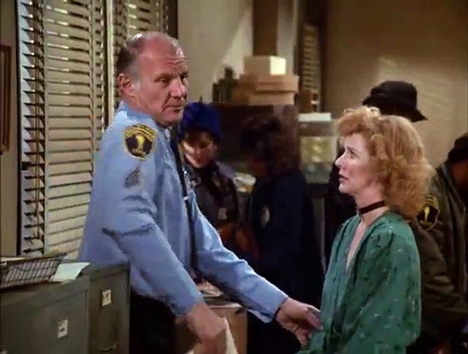 Hill Street Blues S02E13 Zen And The Art Of Law Enforcement