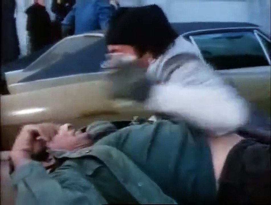 Hill Street Blues S04E09 Honk İf You're A Goose