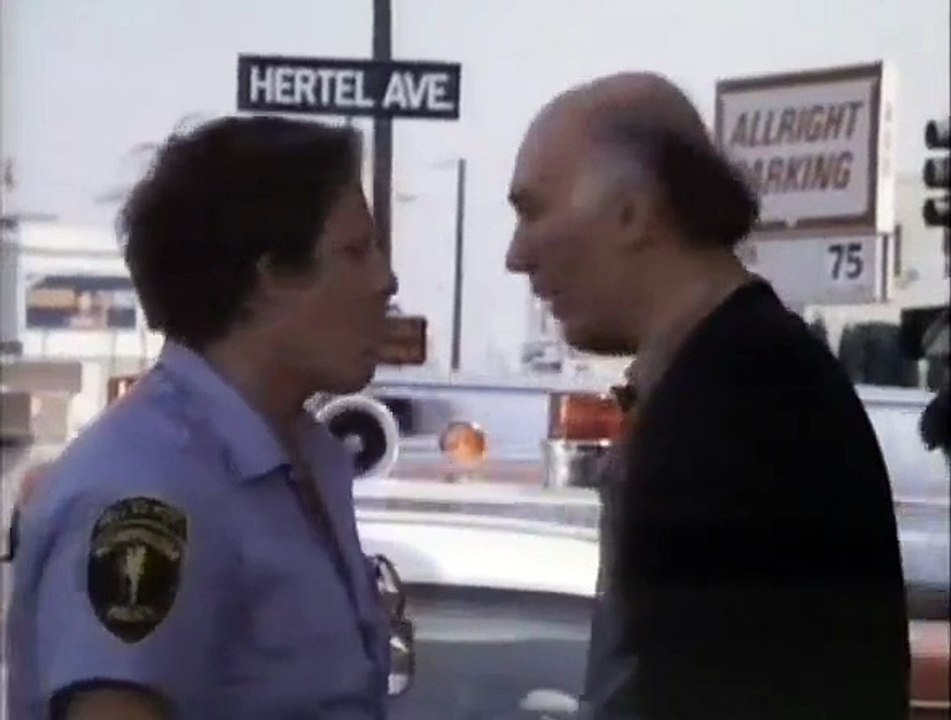 Hill Street Blues S05E22 You're İn Alice's
