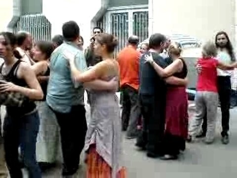 Mazurka Assis sur le bord du lit 2/2