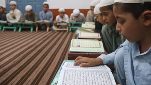 El padre de los talibanes afganos defiende a sus pupilos en su guerra santa