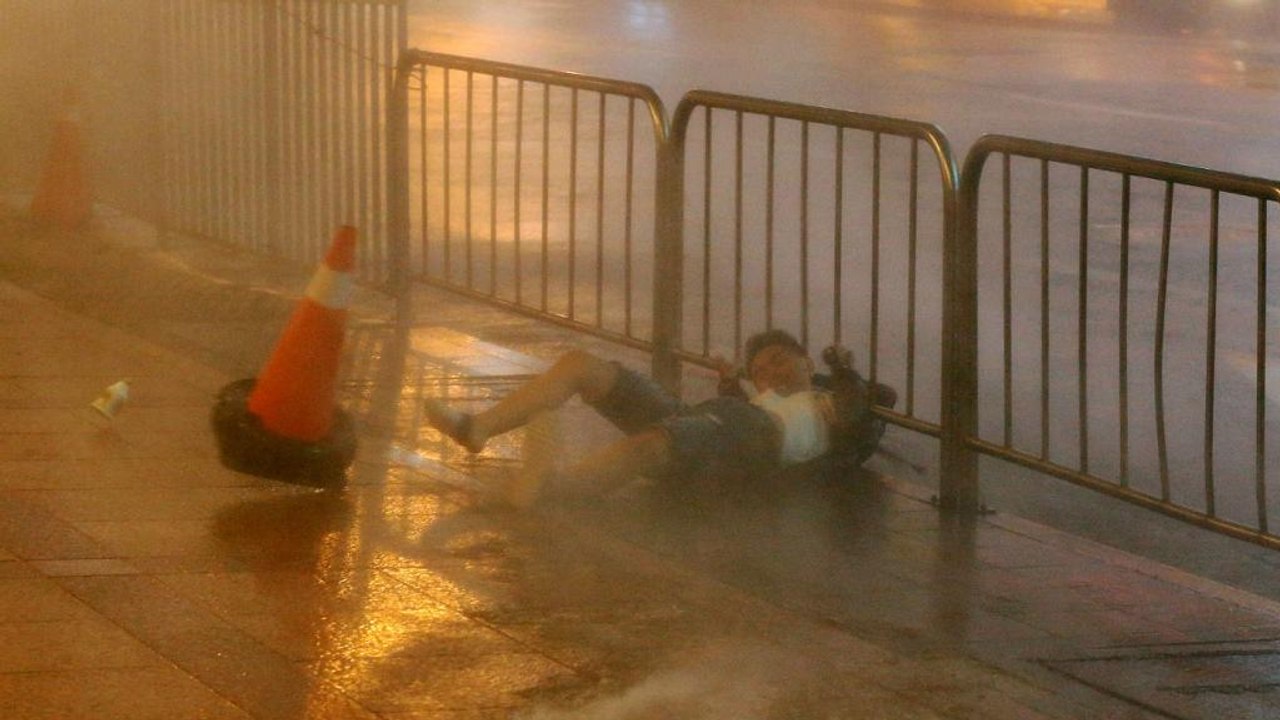 Taifun "Haiteng" fegt über Taiwan