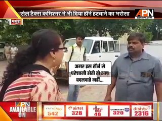 Sales tax commissioner's car stopped by common woman for loud horn in Mathura (UP)