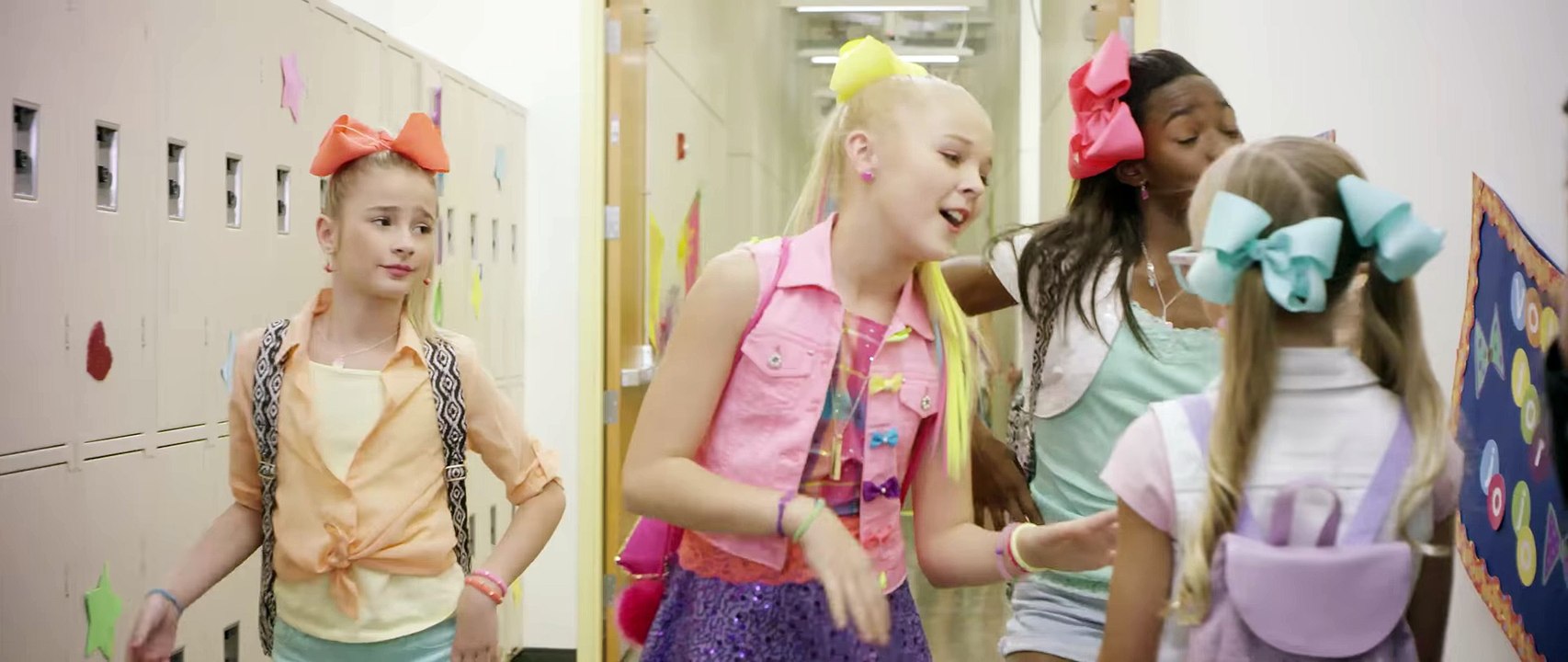 JoJo Siwa - BOOMERANG (Official Video)