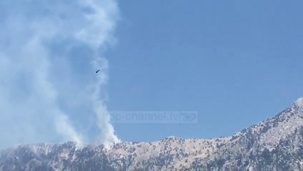 I derdhet uji, helikopteri për shuarjen e zjarrit bën xhiro - Top Channel Albania - News - Lajme