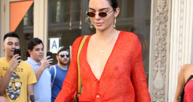 Kendall Jenner Transparan Gömleğinin İçine Hiçbir Şey Giymedi