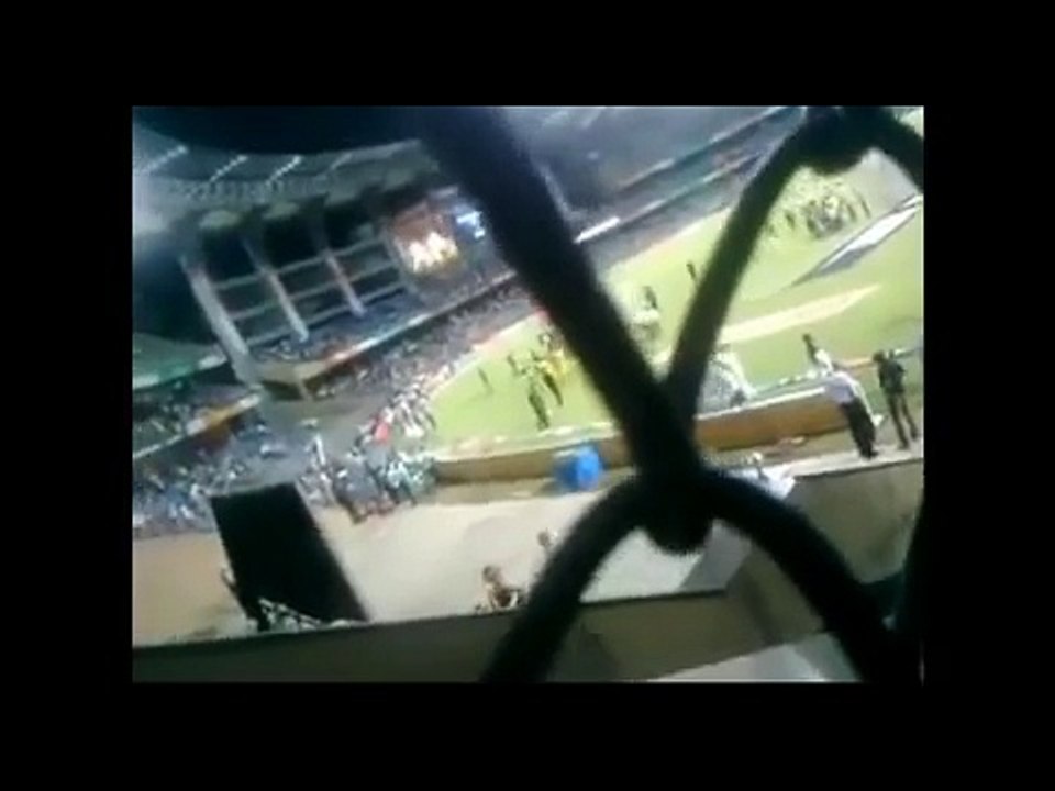 Rohit Sharma and Virat Kohli Fight with Fans in Cricket Stadium