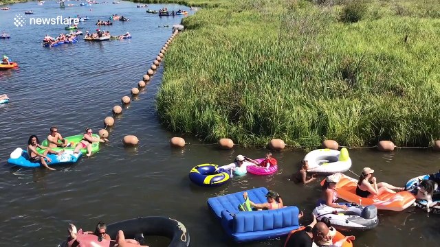 Hundreds float down river in dinghies during US heat wave
