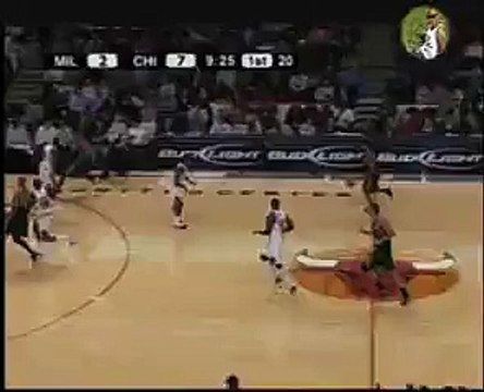 Dan Gadzuric throws down a monster two-handed slam over the