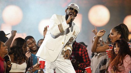 R. Kelly Rubs Fan's Phone on Crotch During Live Show | Billboard News