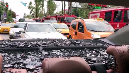 Una sorpresiva granizada dañó varios autos en la ciudad turca de Estambul