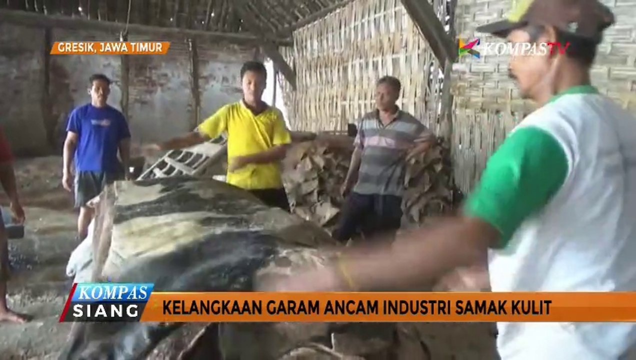 Perajin Kulit di Gresik Gunakan Garam Bekas