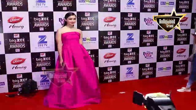 Alia Bhatt Hot Sexy Look In Pink Dress At Big Zee Entertainment Awards 2017 | Bollywood Grand