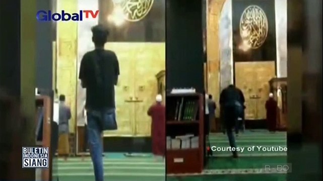 Keterbatasan Fisik Tak Halangi Pemuda Ini untuk Melaksanakan Salat