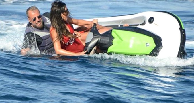 Hamdi Alkan ile Eşi Selen Görgüzel Jet Ski'den Düşünce Ortaya Komik Görüntüler Çıktı
