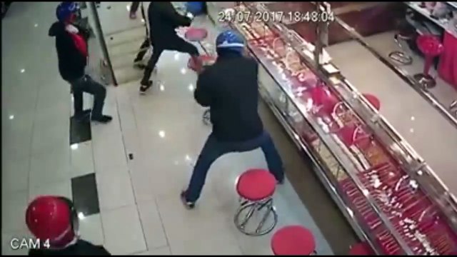 Un casse de bijouterie qui ne se passe pas comme prévu