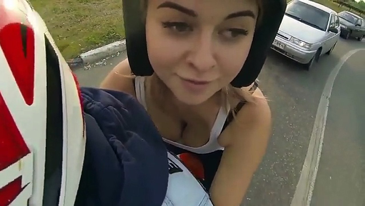Premier tour en moto pour cette femme qui ne s'en remet toujours pas