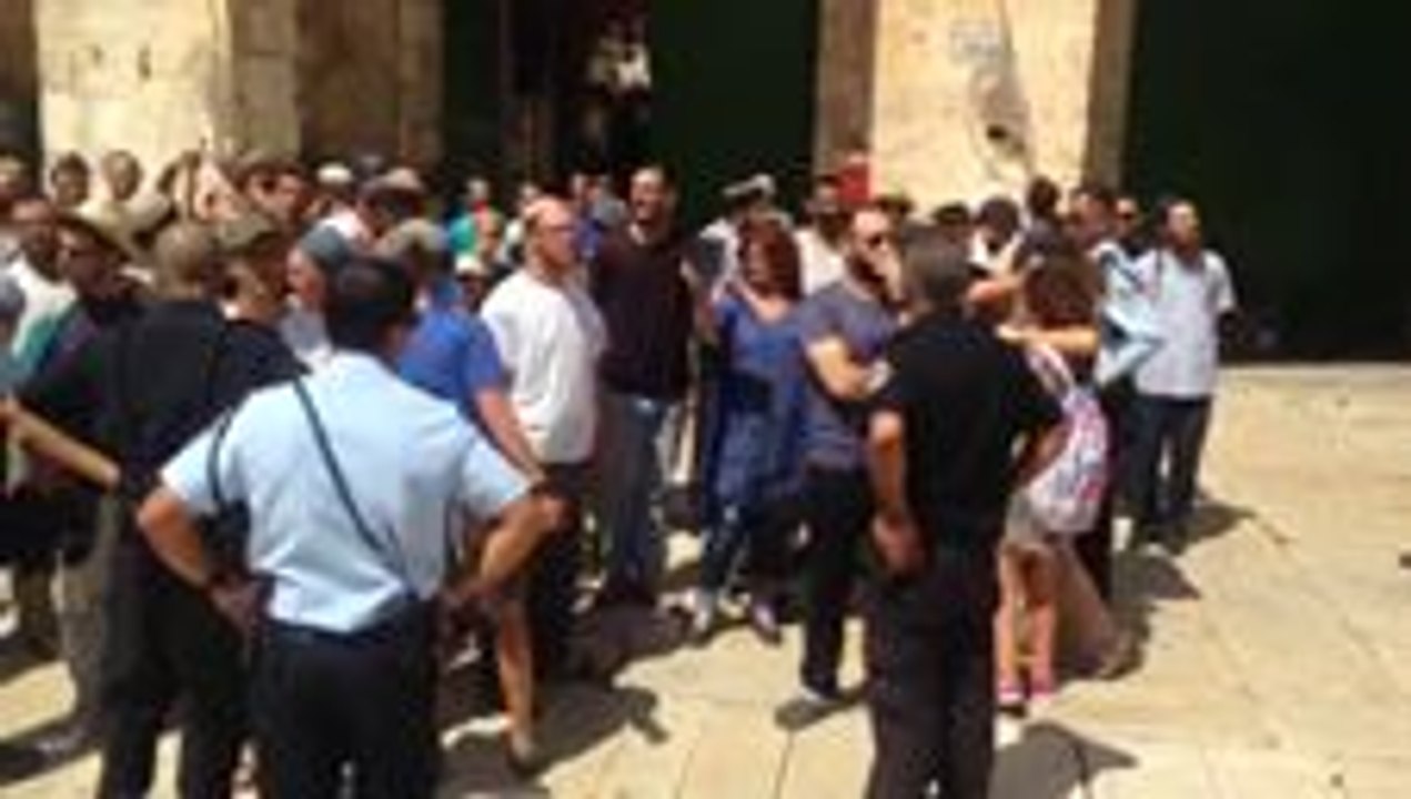 Six Detained After Israelis Enter Al-Aqsa Site to Mark Jewish Holiday