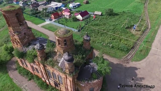 Вид сверху. Церковь Казанской иконы Божией Матери. Мордовия с. Подверниха Заброшенная