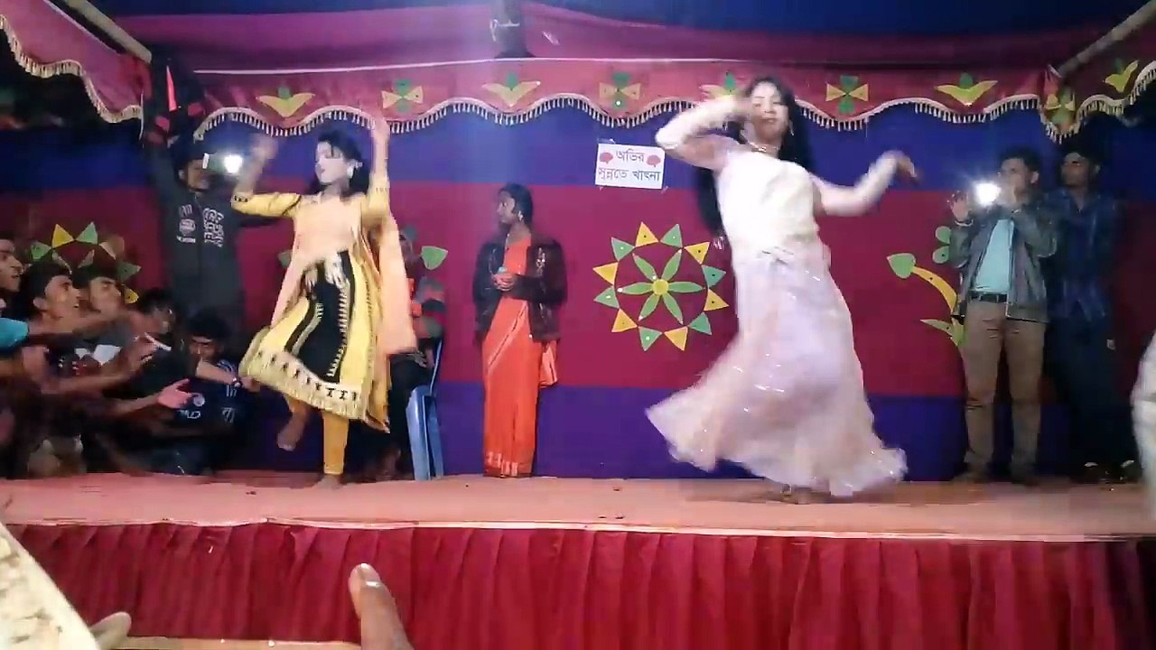 নাছ কয় কারে  মেয়ে দুটির নাচ দেখলে  পুরাই মাথা নষ্ট HD 2017