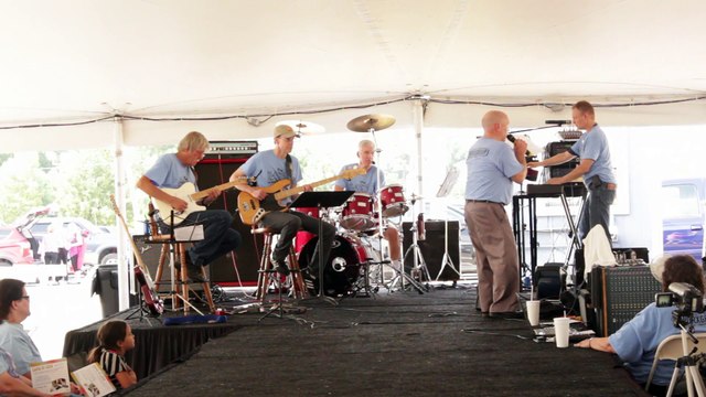 Danny McCorkle & the Katz perform 'Welcome To My World' Elvis Week 2014 video