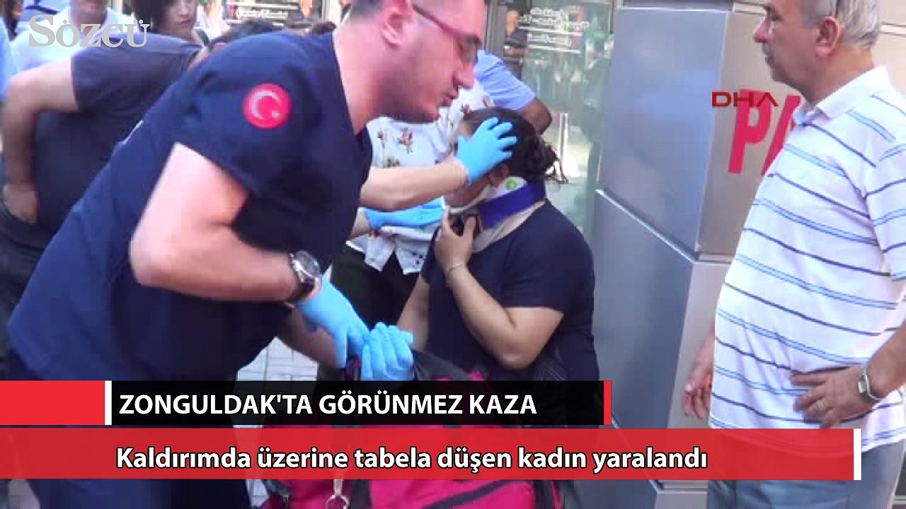 Kaldırımda üzerine tabela düşen kadın yaralandı
