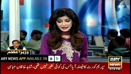 Shah Mehmood ignores Khaqan Abbasi's attempt to hug him