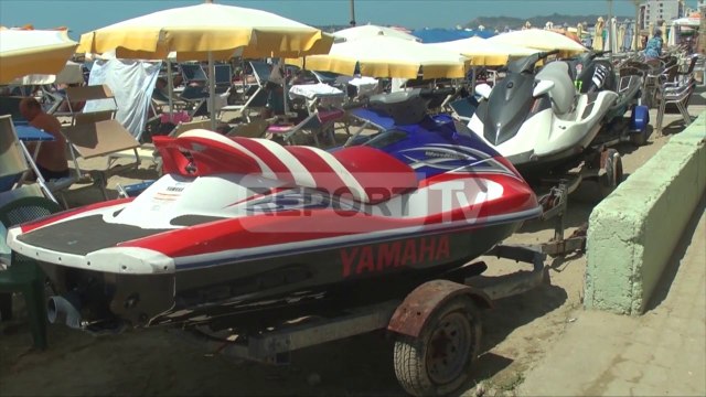 Report TV - Durrës,bllokimi i motorave të ujit protestojnë pronarët e subjekteve