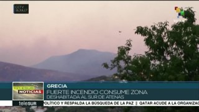 Grecia: bomberos intentan controlar gran incendio al sur de Atenas