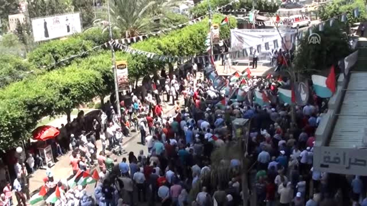 İsrail'in Mescid-i Aksa'da Geri Adım Atması Kutlandı