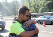 Dedesi İçin Ağlayan Askere Polisten Teselli