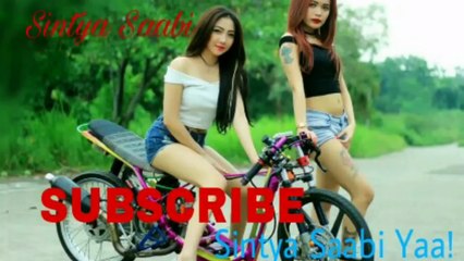 atraksi motor Honda C70 disambut cium cewek Model Cantik