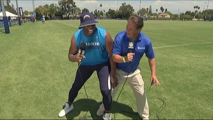 Antonio Gates shows Steve Mariucci how he uses his body to his advantage
