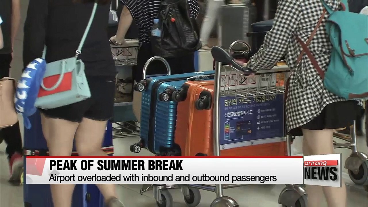 Huge crowds at Incheon International Airport fo...