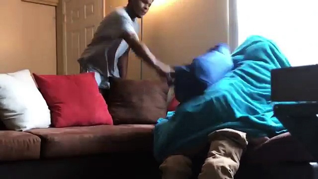 CAUGHT GIRLFRIEND CHEATING PRANK!!! (GETS VIOLENT) 