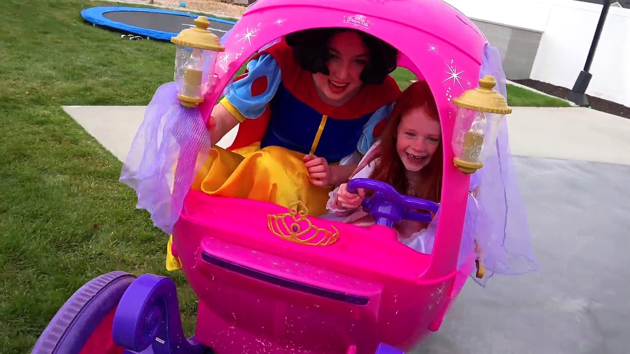 HORSE PRINCESS VS HUMAN FLY!! FUNNY FAIRY GODMOTHER FAIL!   WITH PEPPA PIG STUFFED ANIMAL-lVfmhRkwmp4